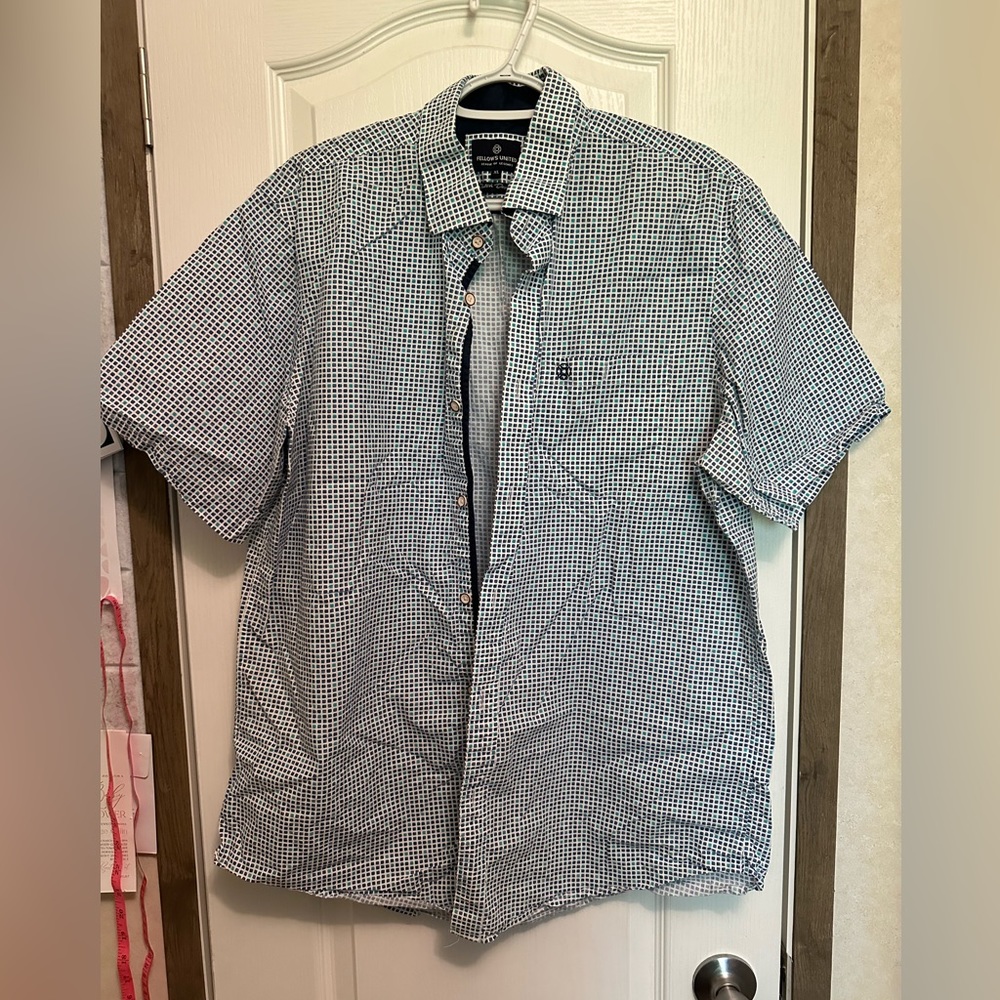Fellows United size XL men’s button up shirt